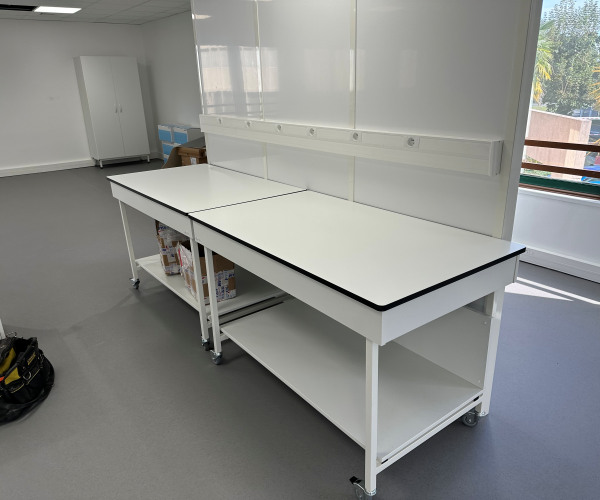paillasses et armoire